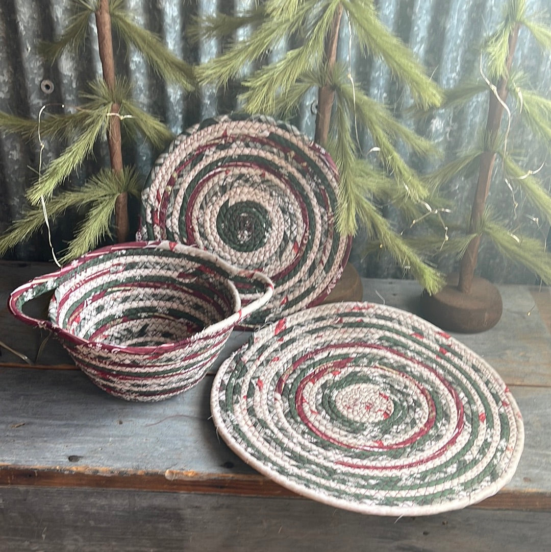 Christmas basket and trivet set